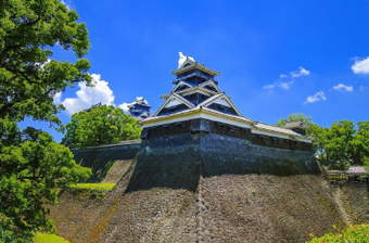 熊本城 大天守（左）と宇土櫓