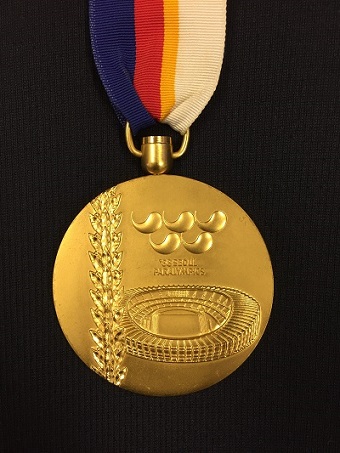ソウルパラリンピックの金メダル裏面