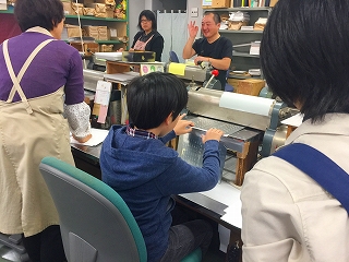 点字のローラー印刷体験